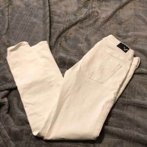 American Eagle white jeans- brand new! Size 4